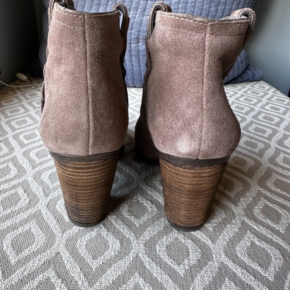 Vince Camuto Hudson Taupe Suede Ankle Boots sz 7.5​ - Picture 5 of 10